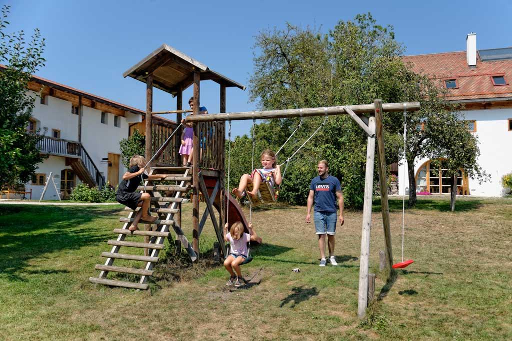 3-hagerhof-chiemgau-schaukeln