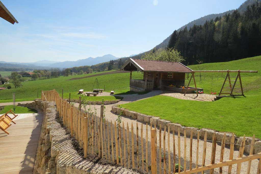 schleipfnerhof-chiemsee-terrasse-gartenhaus